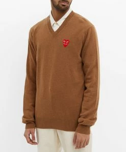 Comme Des Garçons Play Comme Des Garcons Play Overlapping Heart V-Neck Jumper 7 Comme Des Garçons Play Comme Des Garcons Play Overlapping Heart V-Neck Jumper -Outlet Sweaters Store 10 01 2022 JA P1N074 BW 7 1