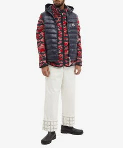 Moncler Camo Sherpa Fleece -Outlet Sweaters Store 21 01 2022 EC 8G00034 595TP 450 m9 1