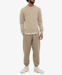 AMI Tonal Small A Heart Crew Knit 8 AMI Tonal Small A Heart Crew Knit -Outlet Sweaters Store 27 06 2022 ML HKS007 005 250 m9 1